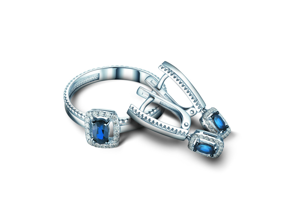 Кольцо из белого золота с бриллиантами и сапфиром (043083)