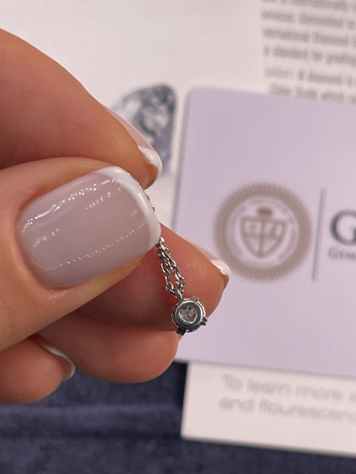 Колье из платины и белого золота с бриллиантом (047227)