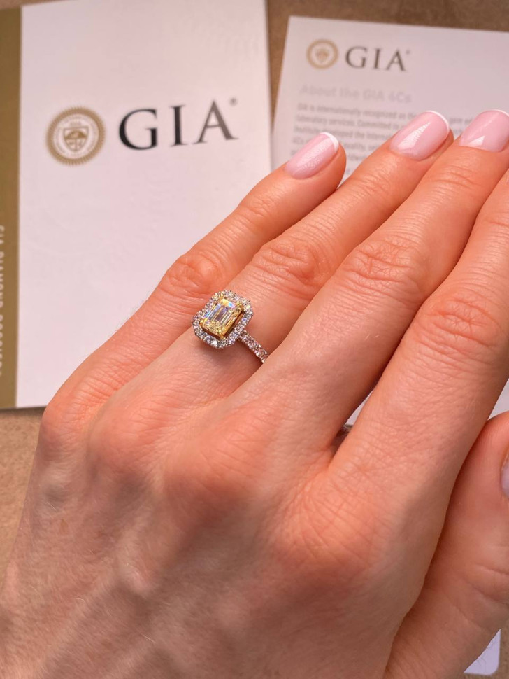 Помолвочное кольцо из белого золота с бриллиантами (055299)