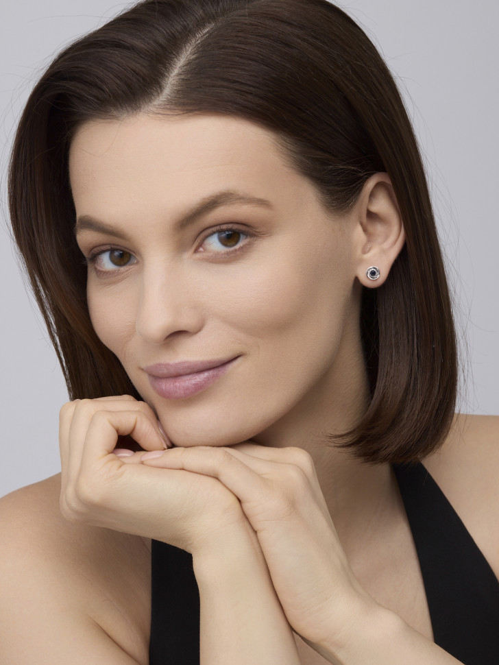 Серьги пусеты из белого золота с бриллиантами и сапфирами (031611)