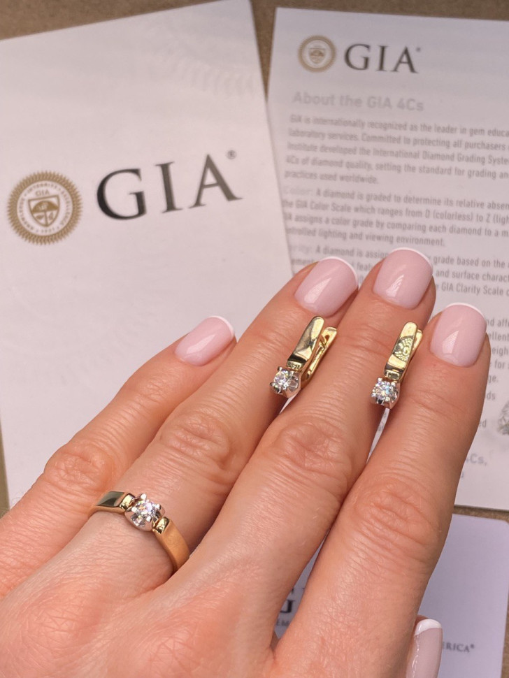 Помолвочное кольцо из комбинированного золота с бриллиантом (053966)