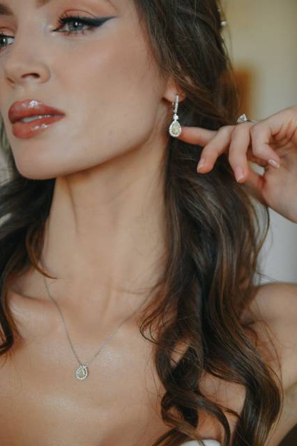 Серьги из белого золота с бриллиантами (052377)