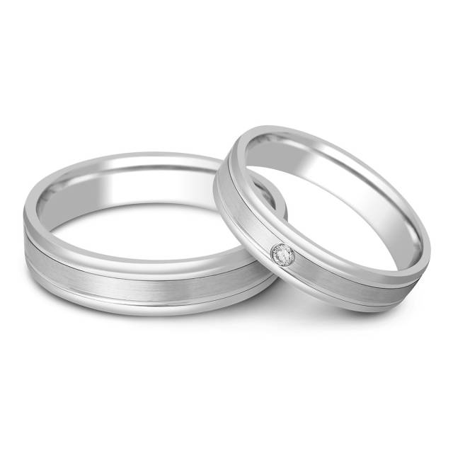 Обручальное кольцо из белого золота с бриллиантом (023648)