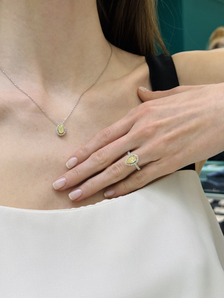 Помолвочное кольцо из белого золота с бриллиантами (053744)