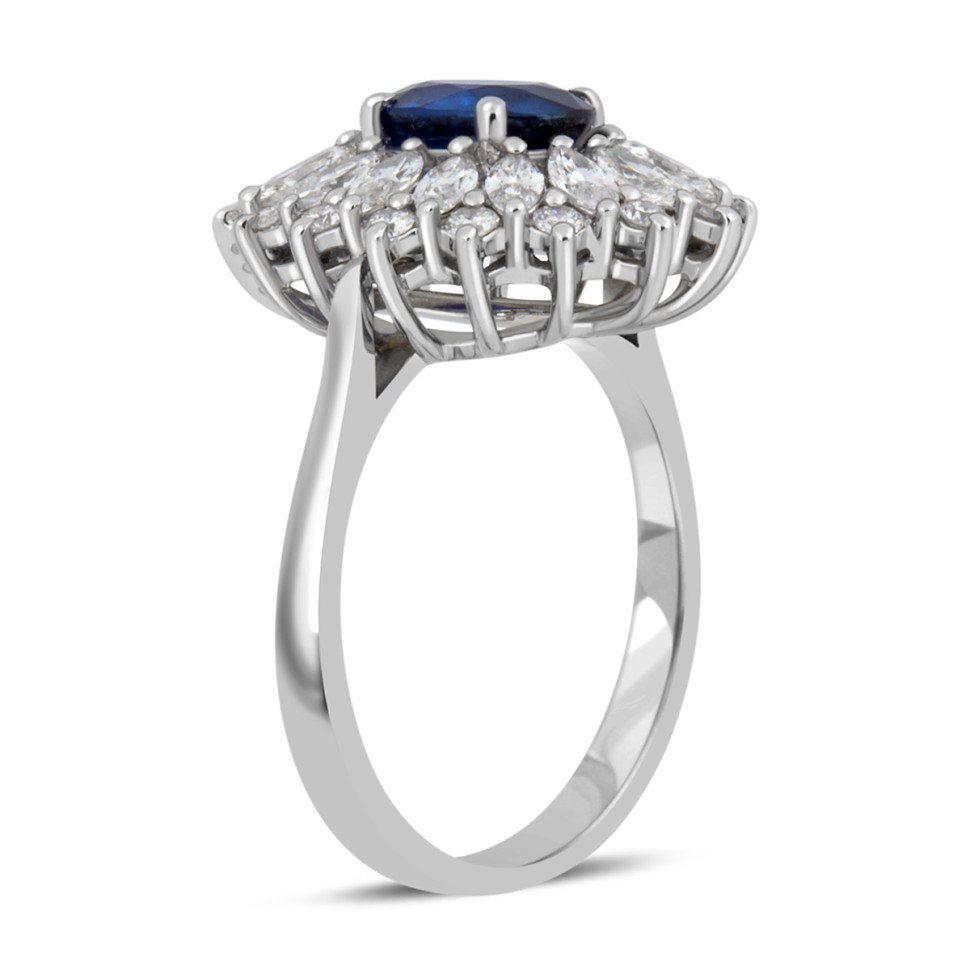 Кольцо из белого золота с бриллиантами и сапфиром (039765)