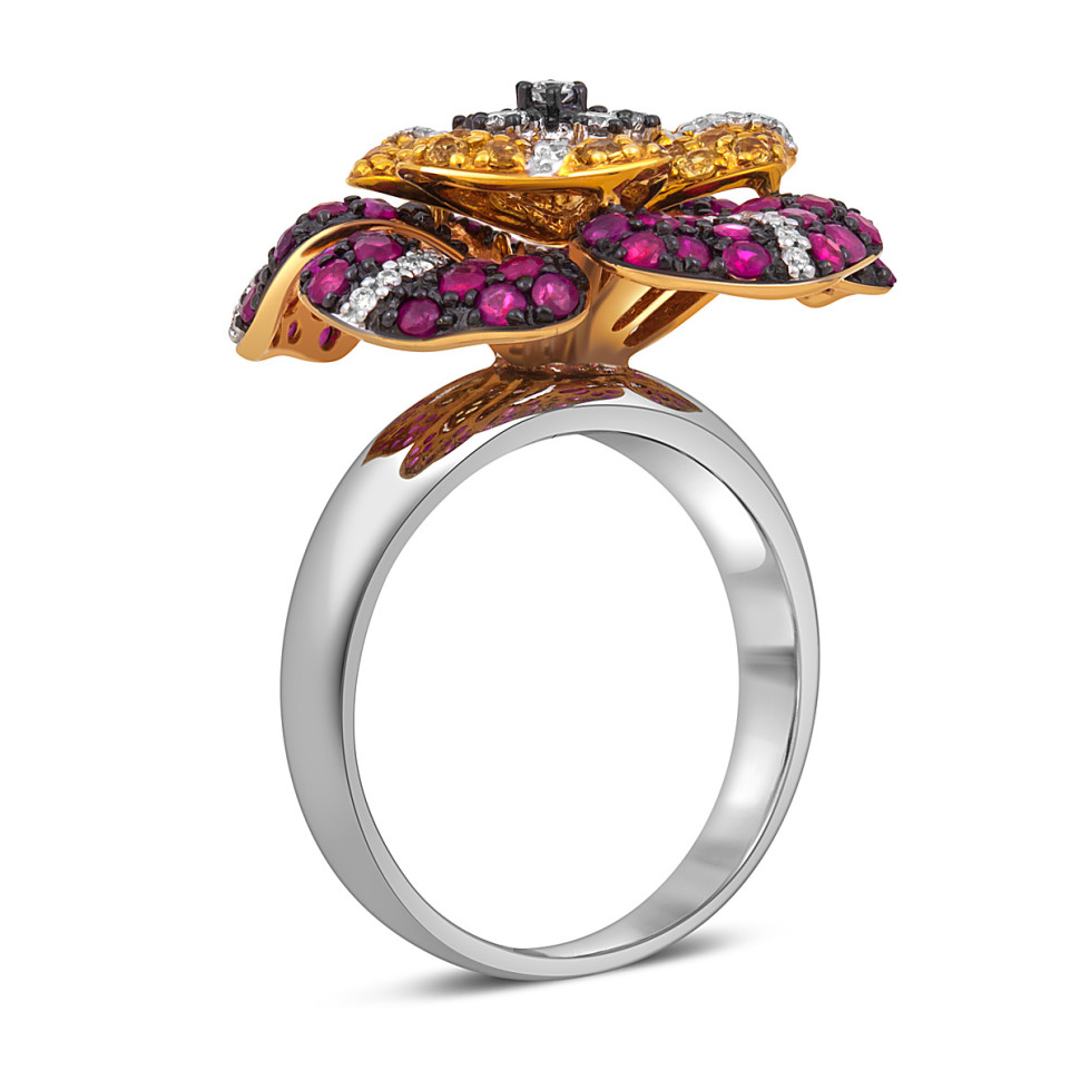 Кольцо из белого золота с бриллиантами, рубинами и сапфирами (003037)