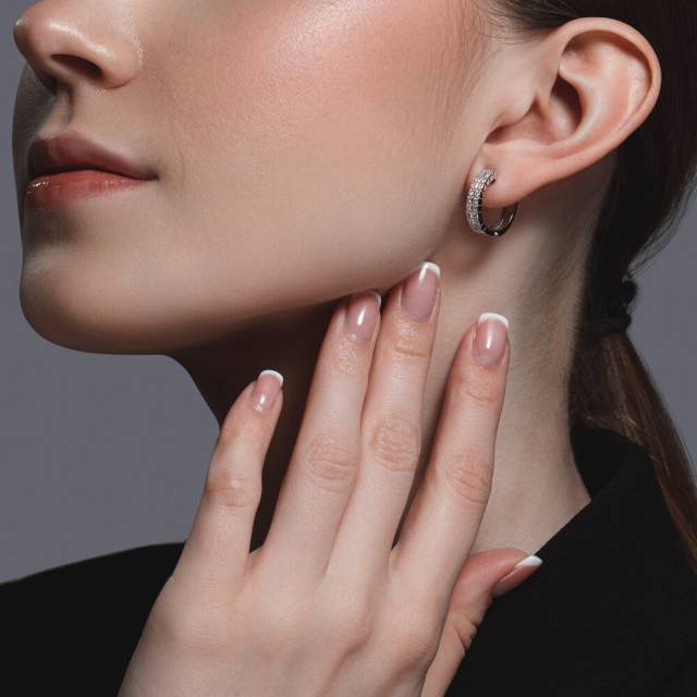 Серьги конго из белого золота с бриллиантами (046776)