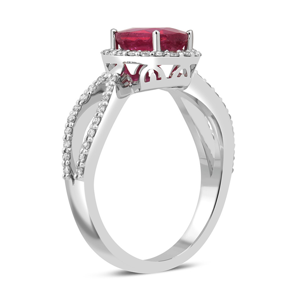 Кольцо из белого золота с бриллиантами и рубином (046080)