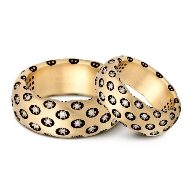 Обручальное кольцо из жёлтого золота с бриллиантами (024485)