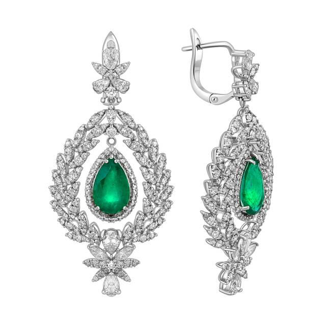 Серьги из белого золота с бриллиантами и изумрудами (047596)