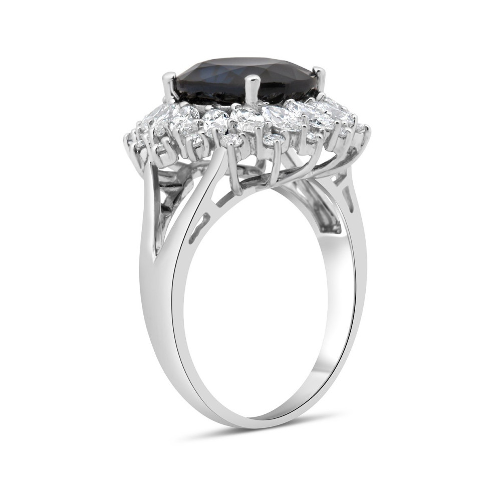 Кольцо из белого золота с бриллиантами и сапфиром (023136)