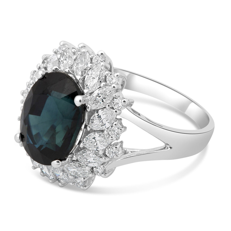 Кольцо из белого золота с бриллиантами и сапфиром (023136)