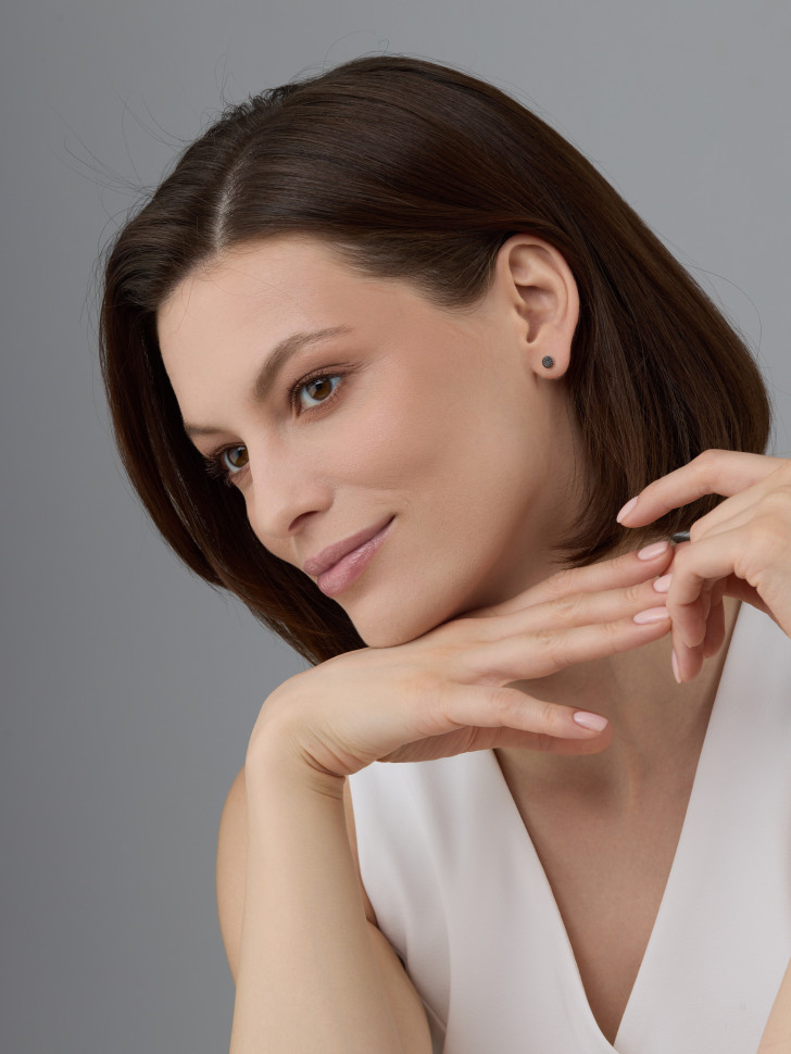 Серьги пусеты из белого золота с чёрными бриллиантами (046967)