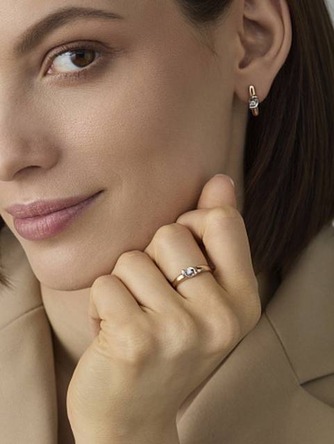 Помолвочное кольцо из красного золота с бриллиантом (061186)