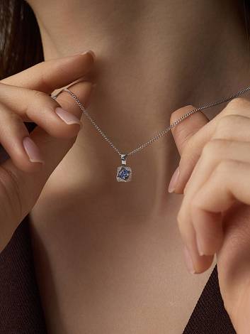 Кулон из белого золота с танзанитом и бриллиантами (061192)
