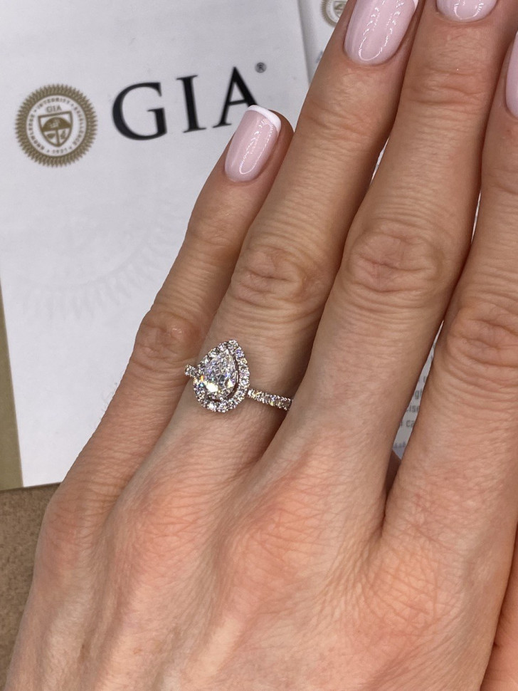 Помолвочное кольцо из белого золота с бриллиантами (055658)