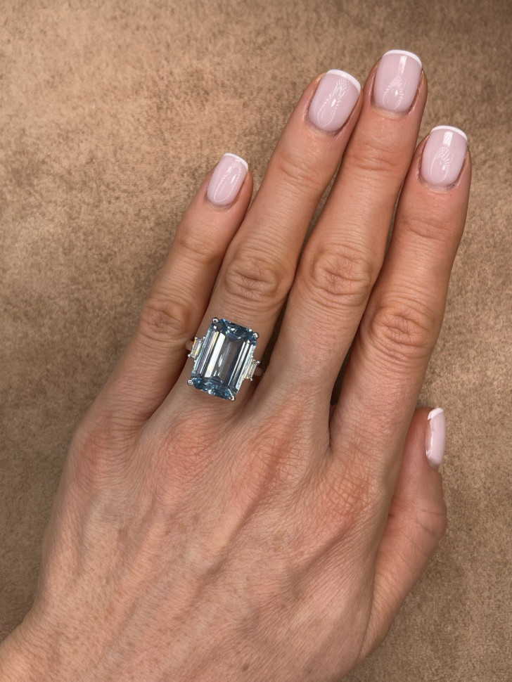 Кольцо из белого золота с бриллиантами и аквамарином (059185)