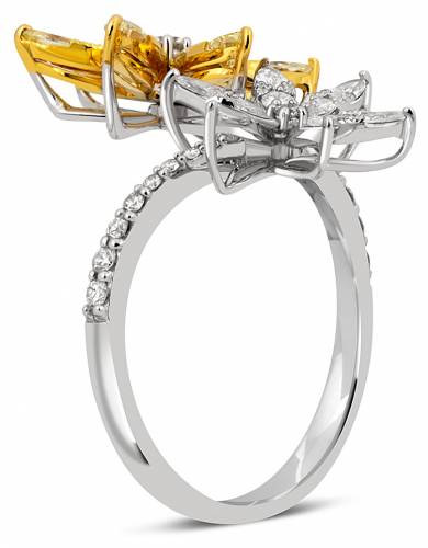 Кольцо из комбинированного золота с бриллиантами 17.5