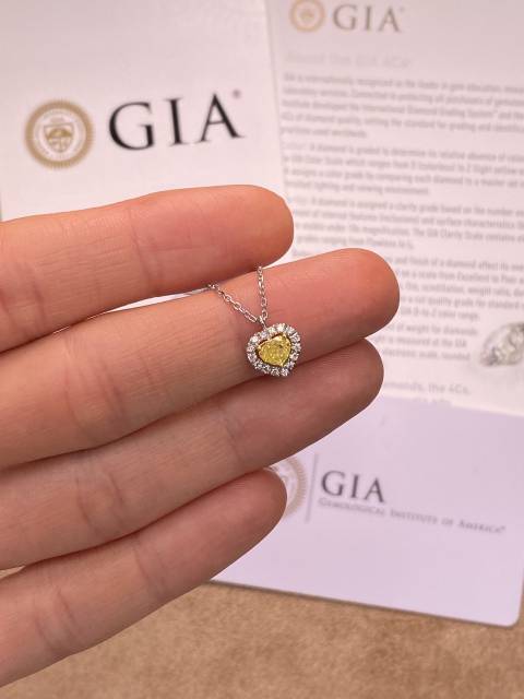 Колье из белого золота с бриллиантами Сердце (052092)