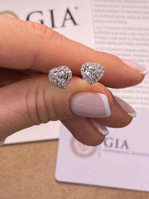 Серьги пусеты из белого золота с бриллиантами "Сердце" (062990)