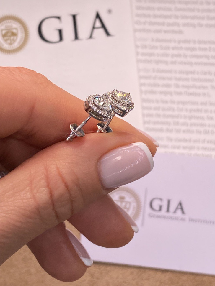 Серьги пусеты из белого золота с бриллиантами 