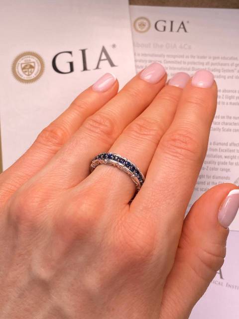 Кольцо из белого золота с сапфирами (060345)