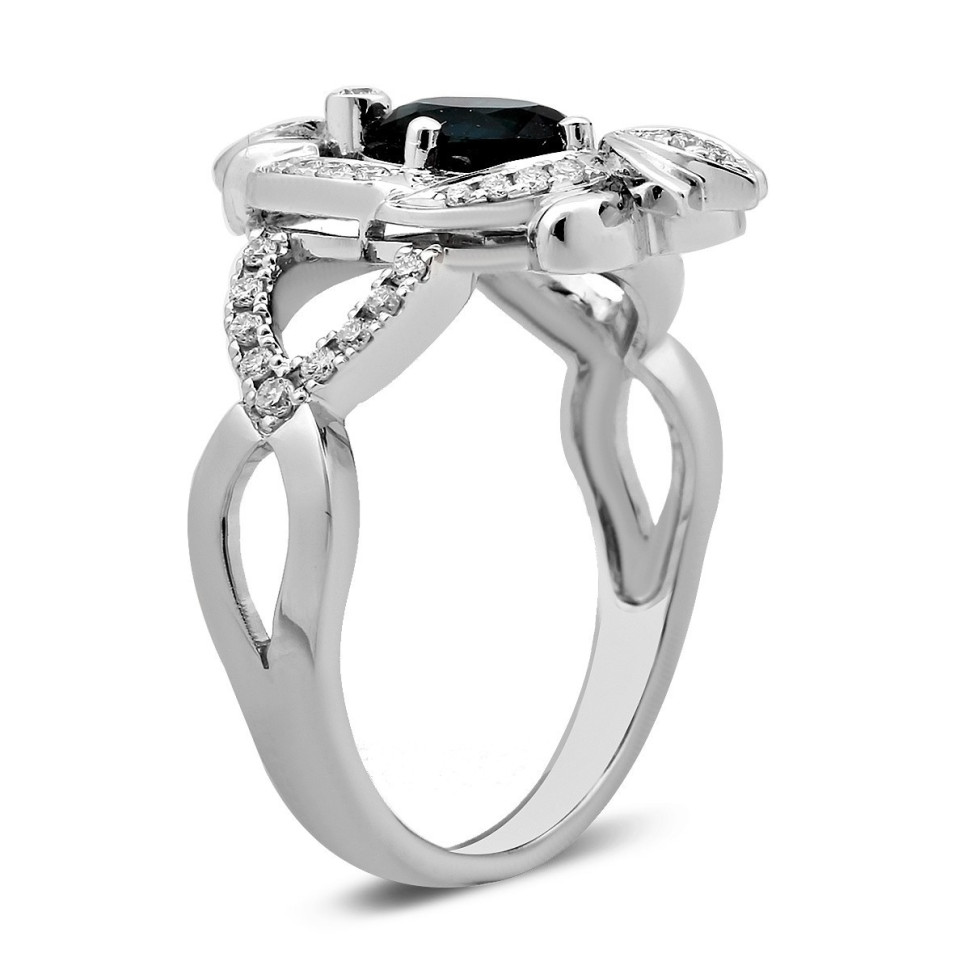 Кольцо из белого золота с бриллиантами и сапфиром (025817)