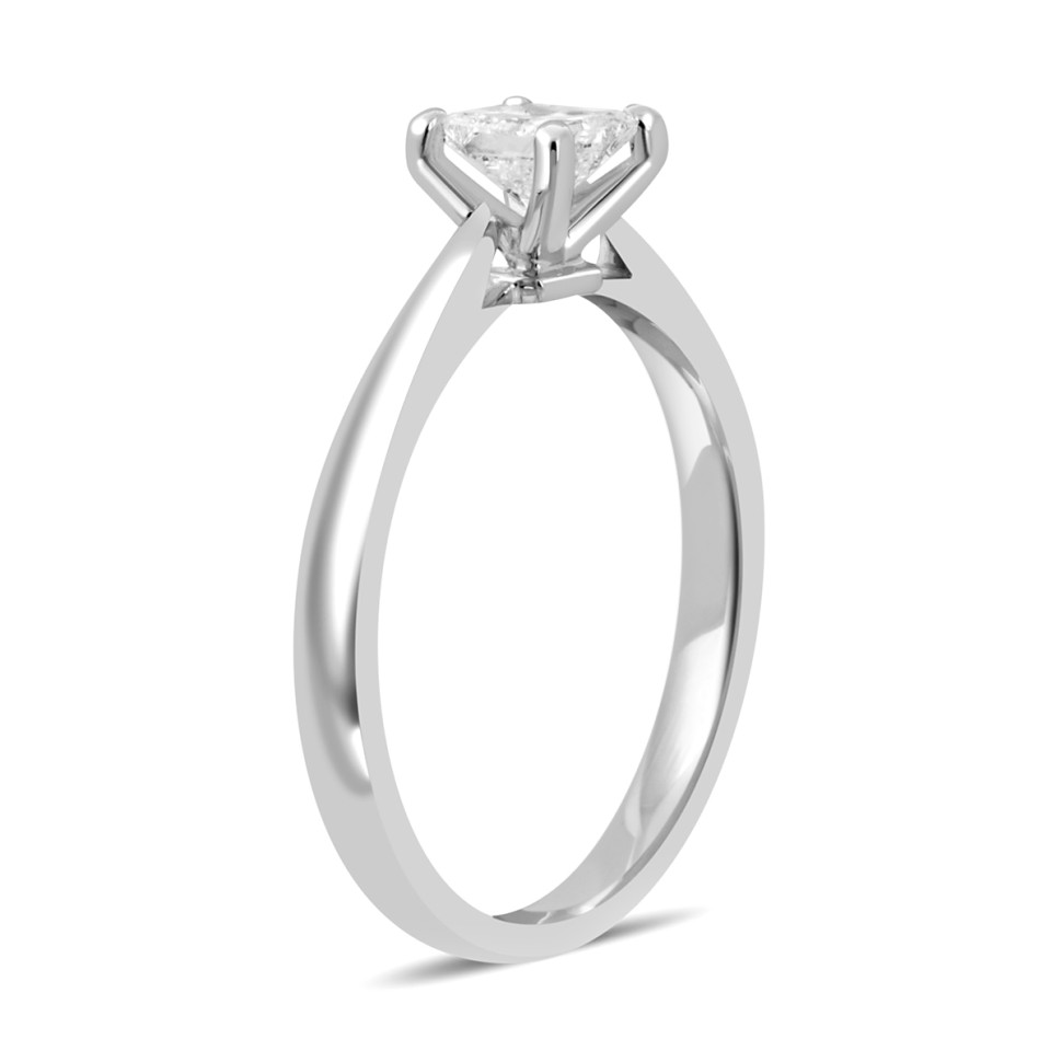 Помолвочное  кольцо из платины с бриллиантом (050593)