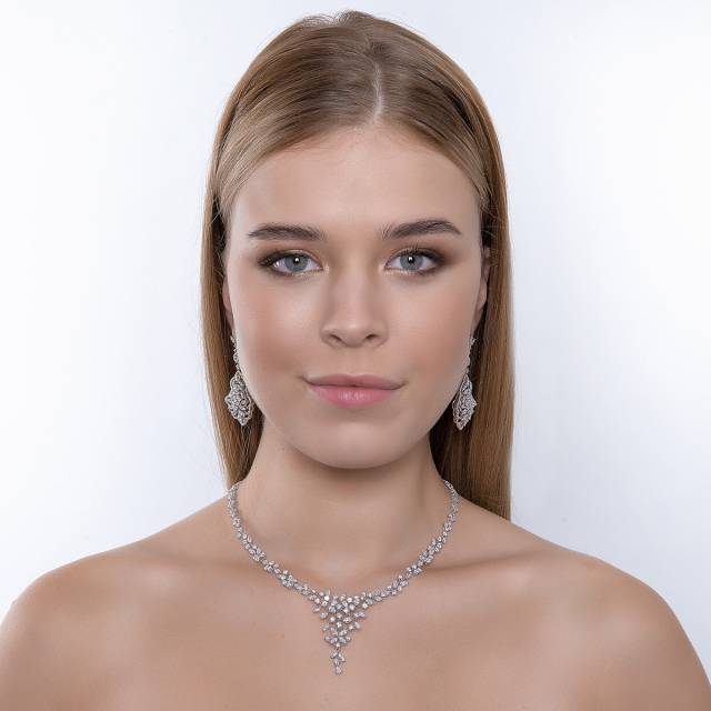 Серьги из белого золота с бриллиантами (025388)