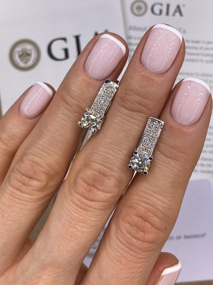 Серьги из белого золота с бриллиантами  (054431)