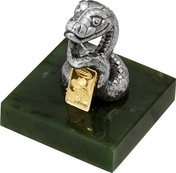 Сувенир Символ года Змея из серебра со слитком из золота 999 пробы на подставке из нефрита (060351)