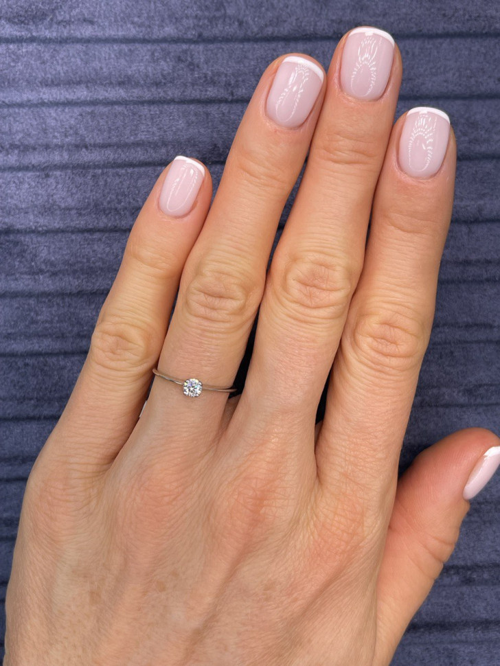 Помолвочное кольцо из платины с бриллиантом (049234)