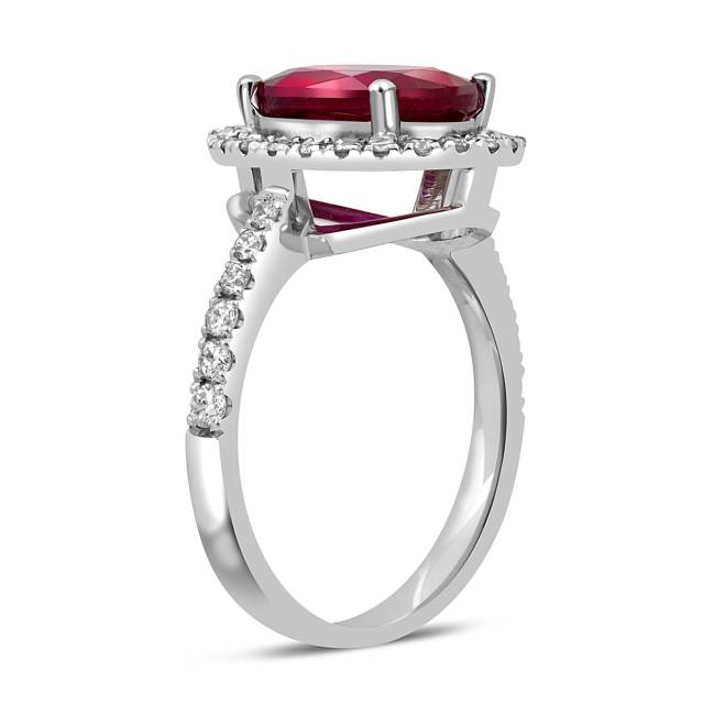 Кольцо из белого золота с бриллиантами и рубином (055607)