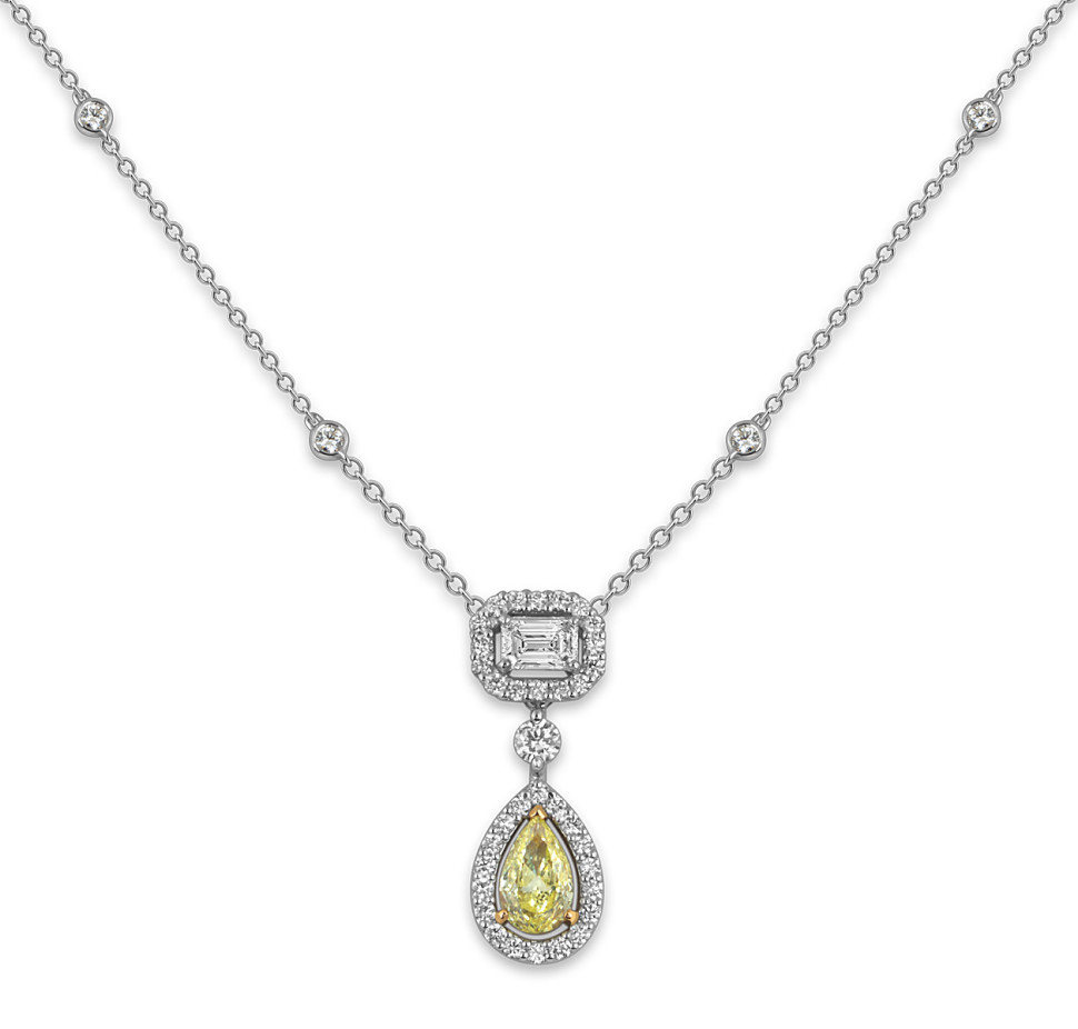 Колье из белого золота с бриллиантами  