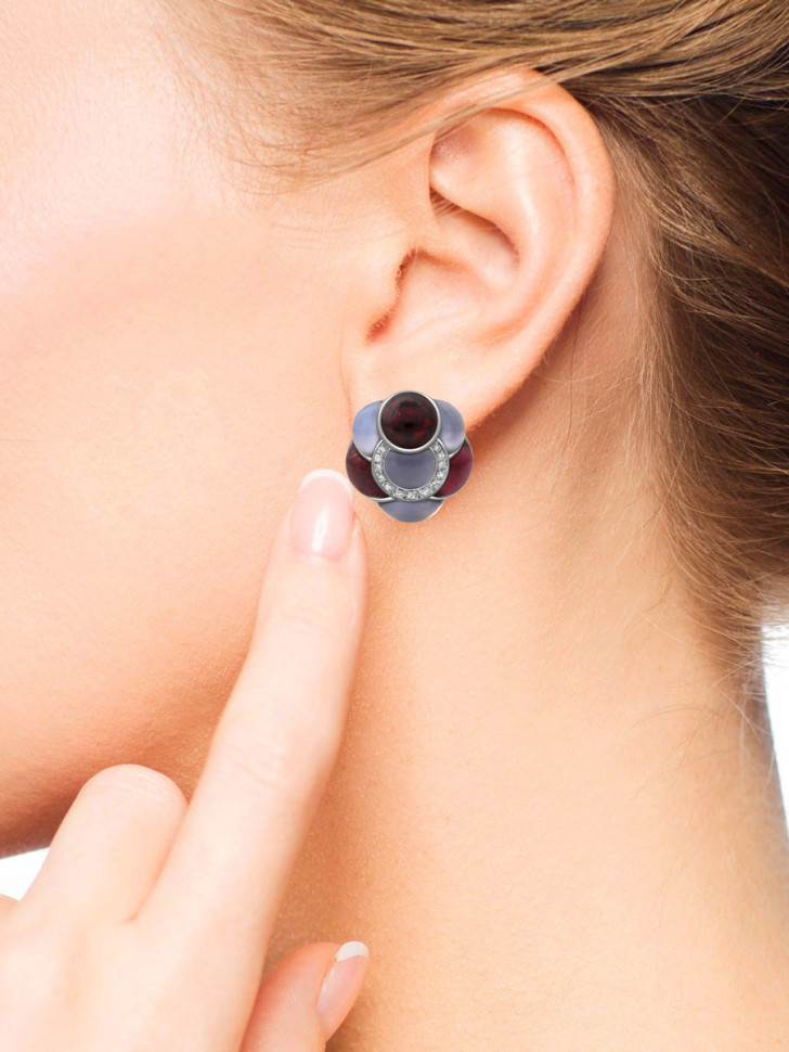 Серьги из белого золота с бриллиантами, турмалинами и халцедонами (020443)