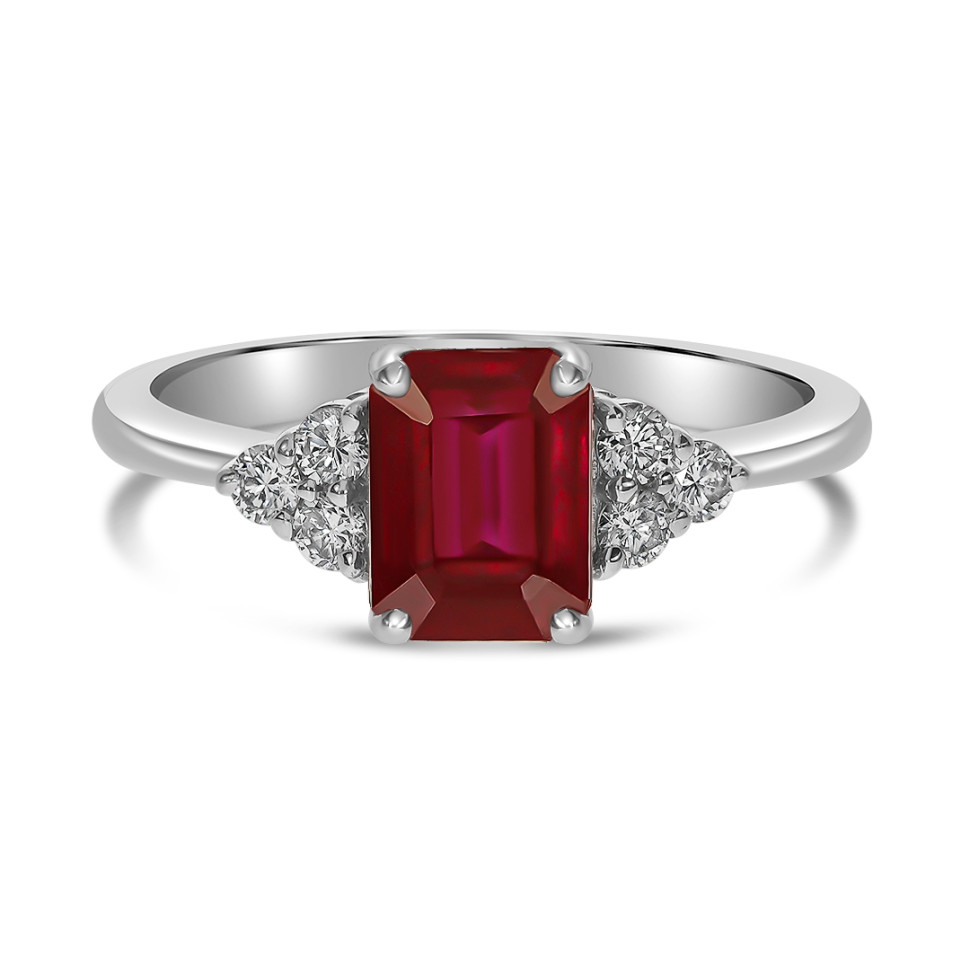 Кольцо из белого золота с бриллиантами и рубином (062654)