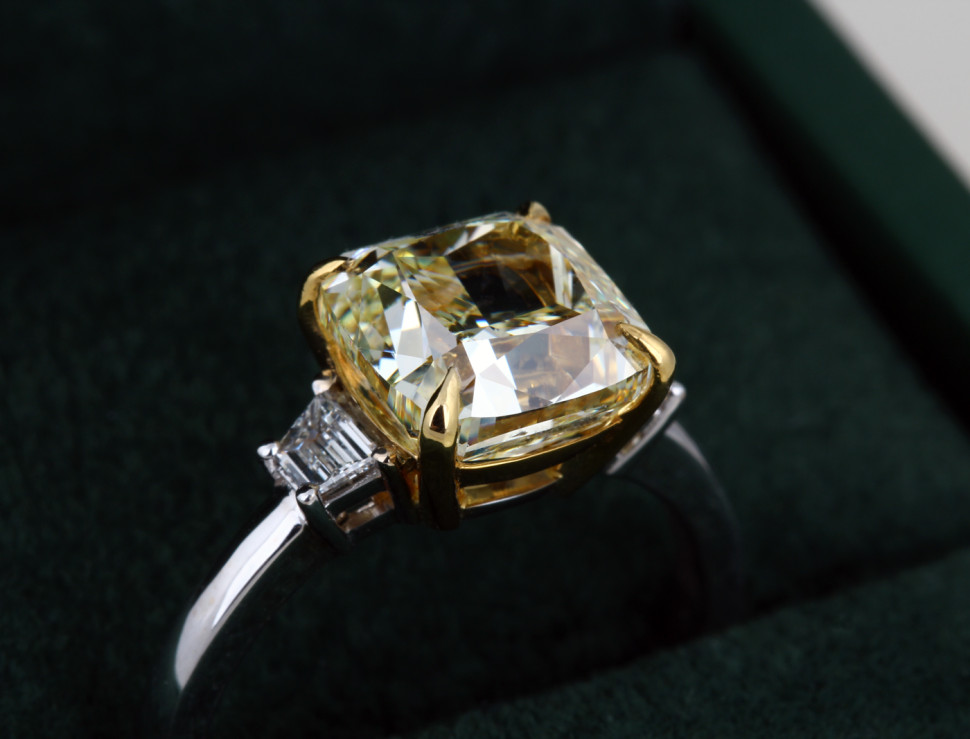 Помолвочное кольцо из белого золота с жёлтым бриллиантом (063211)