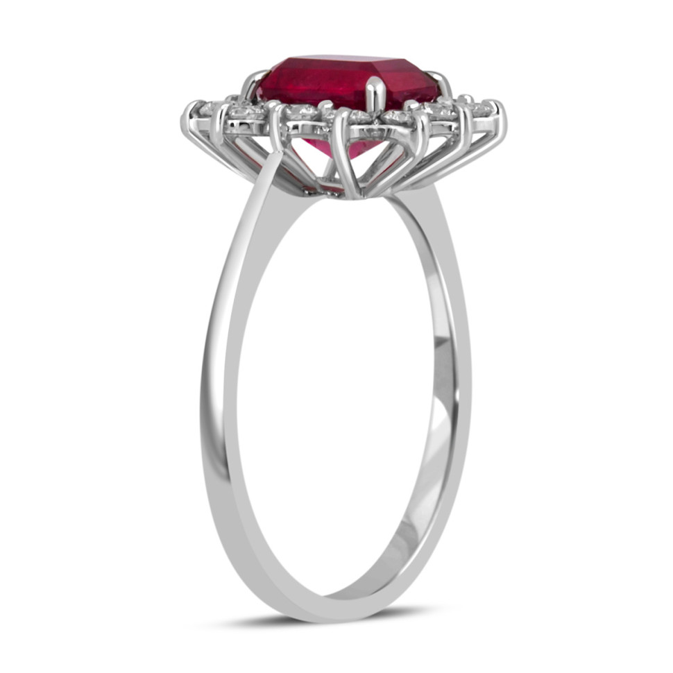 Кольцо из белого золота с бриллиантами и рубином (040613)