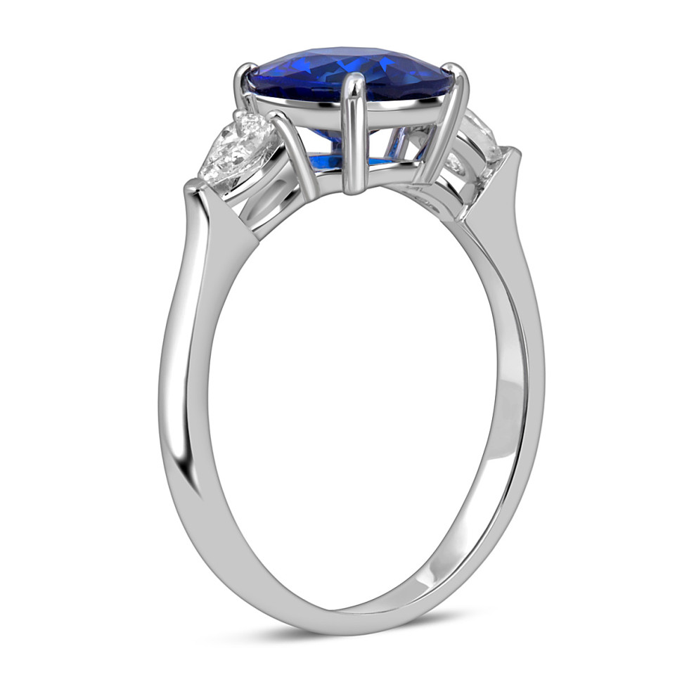 Кольцо из белого золота с бриллиантами и сапфиром (055599)