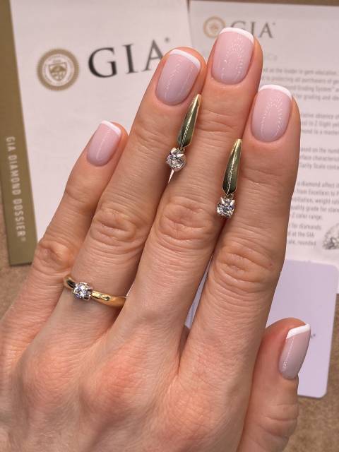 Серьги из комбинированного золота с бриллиантами (053997)