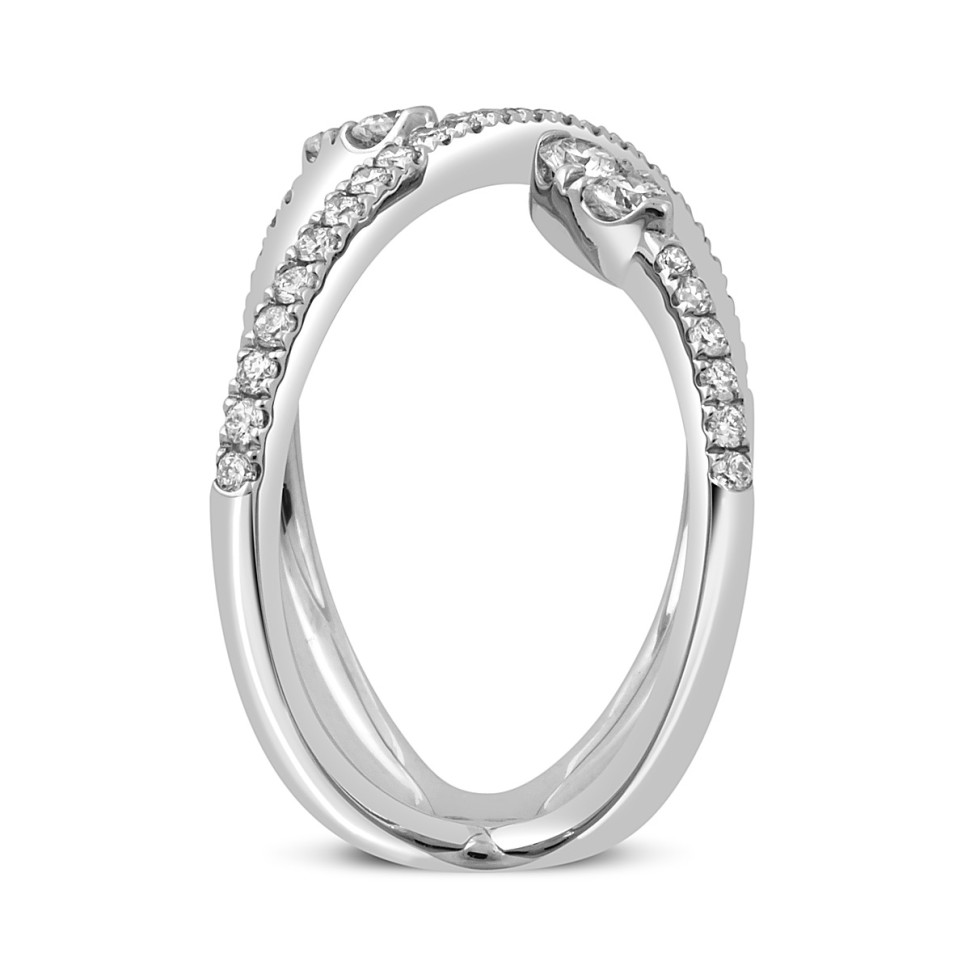 Кольцо из белого золота с бриллиантами 