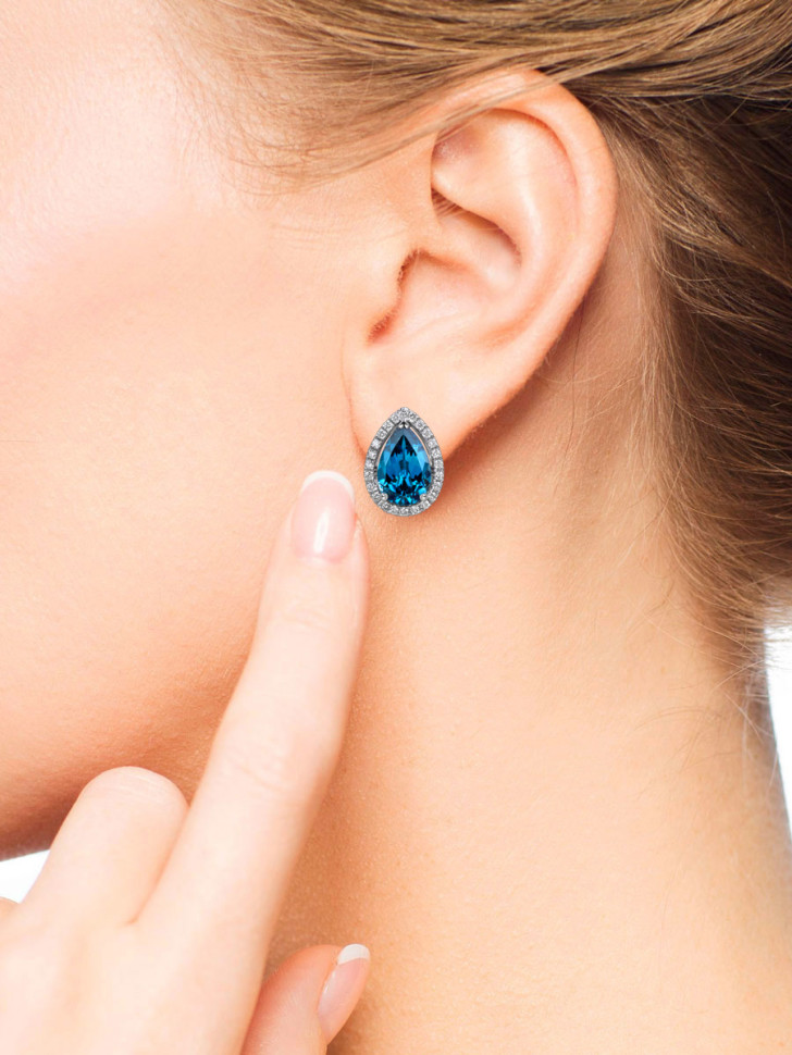 Серьги из белого золота с бриллиантами и лондон топазами (060363)