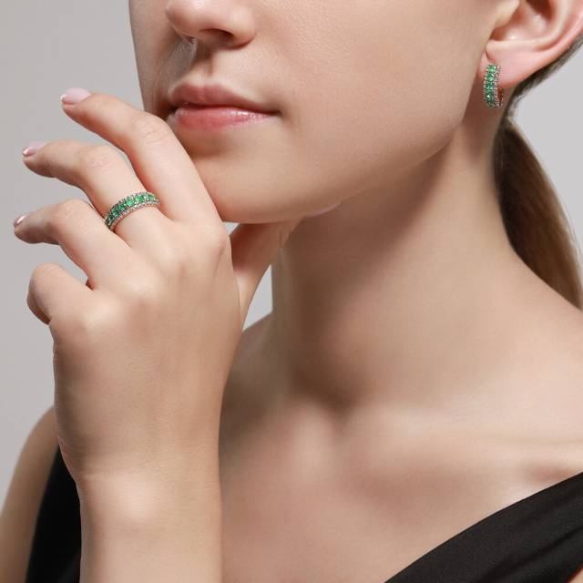 Серьги из красного золота с бриллиантами и изумрудами (052797)