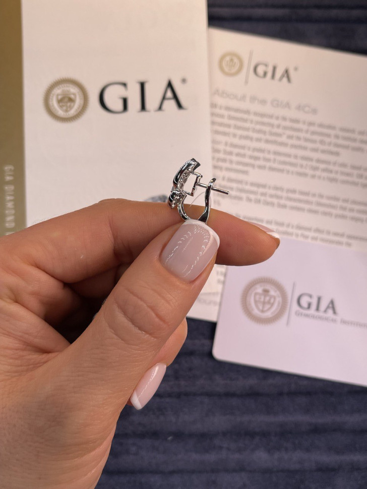 Серьги из белого золота с бриллиантами 