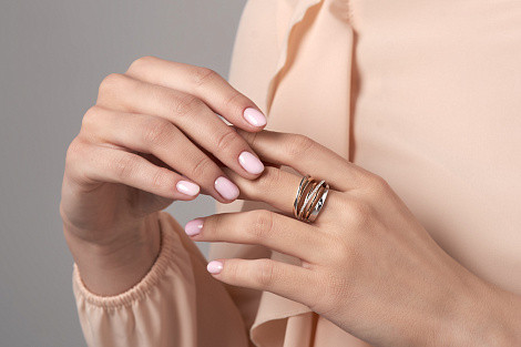 Кольцо из комбинированного золота с бриллиантами (043124)