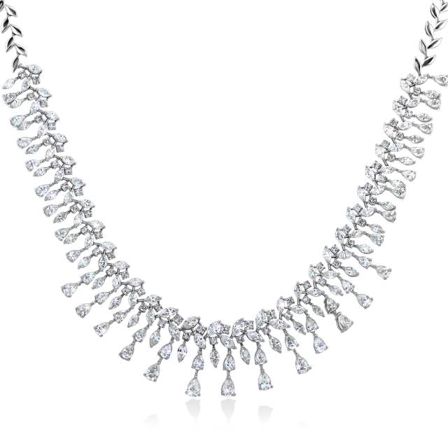 Колье из белого золота с бриллиантами (052276)