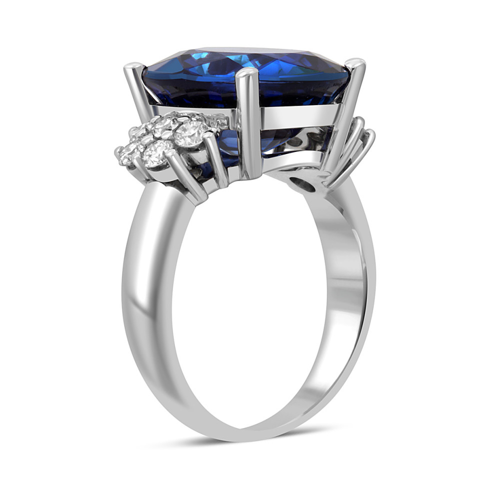 Кольцо из белого золота с бриллиантами и сапфиром (049243)