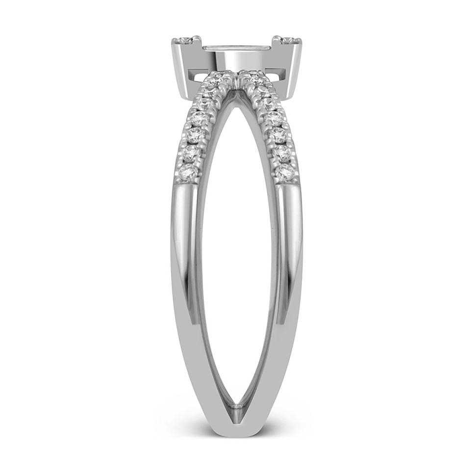 Кольцо из белого золота с бриллиантами 