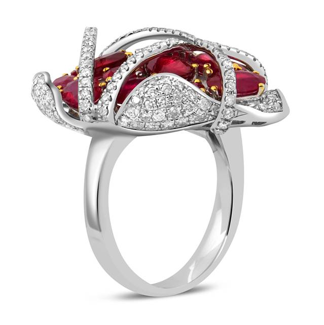 Кольцо из белого золота с бриллиантами и рубинами (047602)