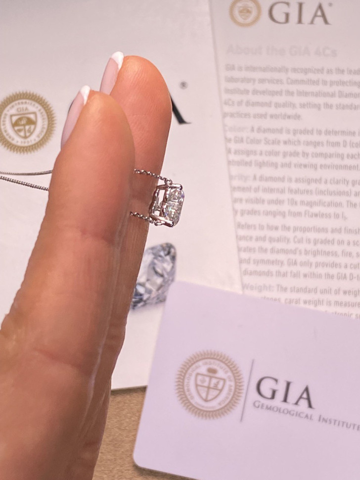 Колье из белого золота с бриллиантом Сердце (047036)